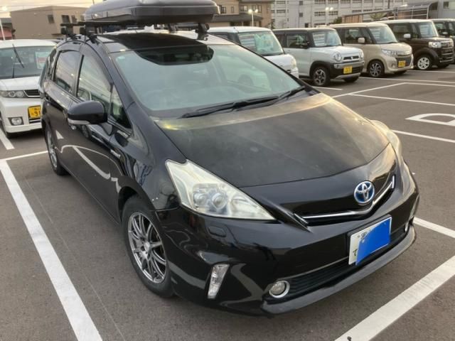 TOYOTA PRIUS ALPHA 2013