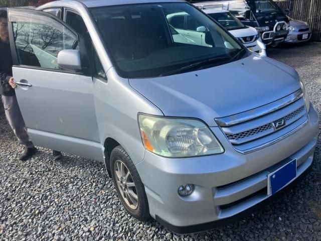 TOYOTA NOAH 2006