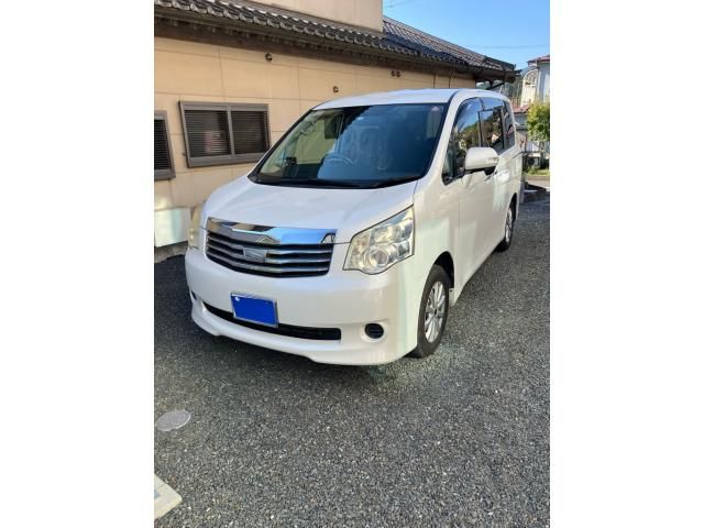 TOYOTA NOAH 2011